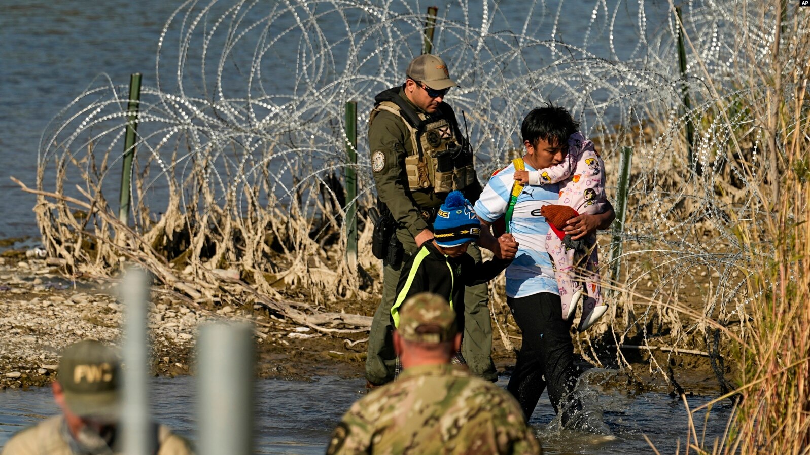 Medidas migratorias: Alambre de púas, otro activo policíaco en el control migratorio