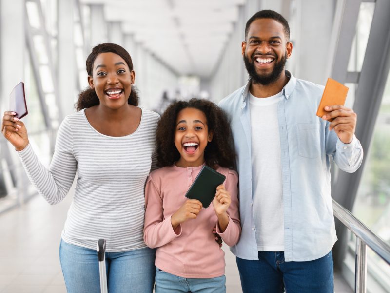 Tramita visa de turista familiar