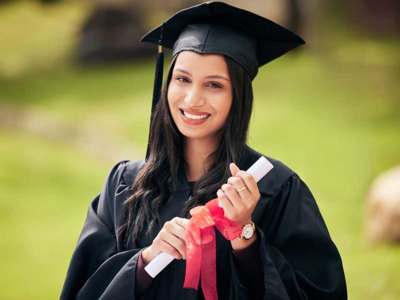 El Secretario de Educación anunció que el gobierno facilitará ayuda educativa a hijos de indocumentados en su aplicación a FAFSA