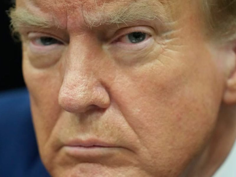 Trump promete deportar migrantes si lelga a la presidencia en noviembre