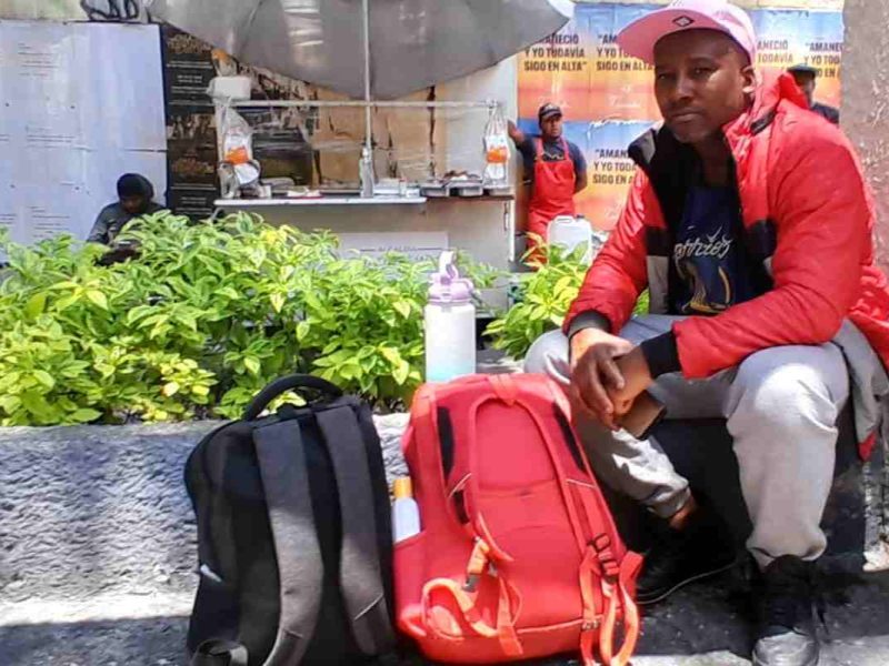 Michelle es uno de los migrantes desalojados de Plaza Giordano Bruno