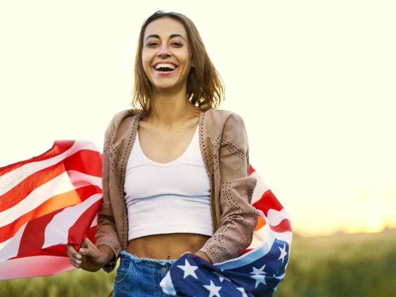 Biden dará visas de trabajo a algunos jóvenes indocumentados