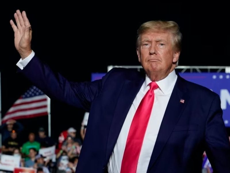 Trump propone dar la residencia a extranjeros que se gradúen de universidades en EE UU