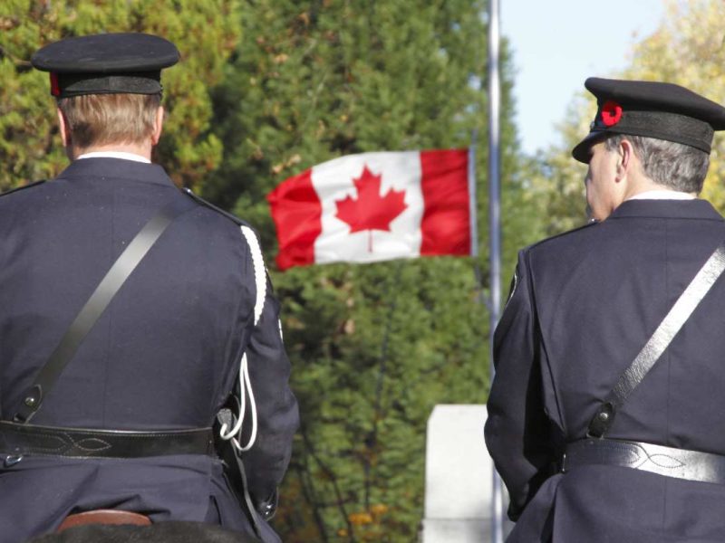 residencia permanente para policías en alberta