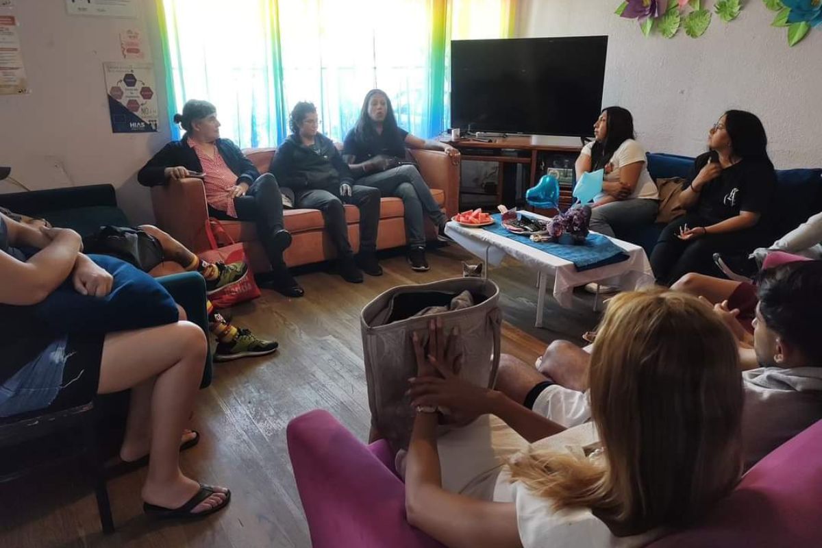 Los albelegues para personas migrantes LGBTQ+ al igual que el resto de la gran parte de los albergues, son operados por la sociedad civil organizada ante la falta de atención de las autoridades de los tres niveles en México.