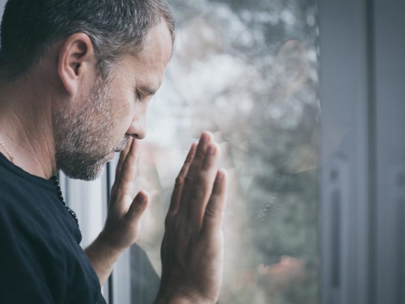 Cómo gestionar la angustia y el miedo tras un tiroteo masivo