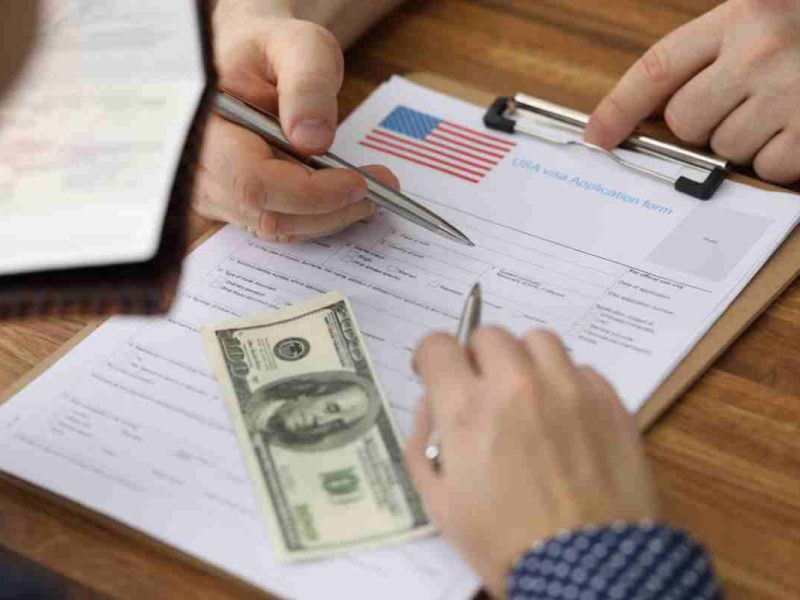 Una de las razones para negar la visa americana es la falsificación de documentos