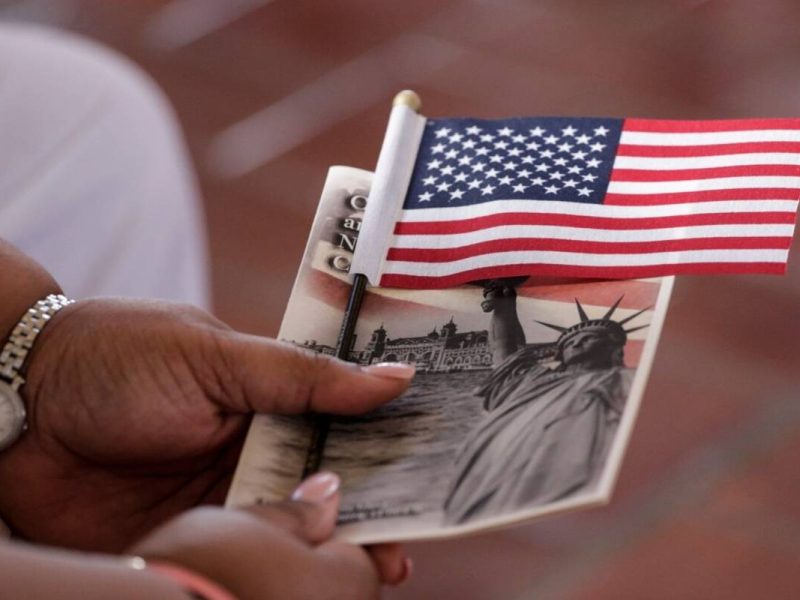 El (DHS) anunció la eliminación definitiva de todos los programas de libertad condicional de reunificación familiar (FRP) | Foto: Voz de América