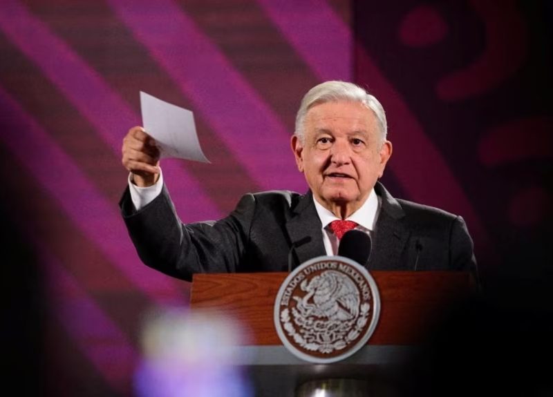 Ken Salazar critica la reforma judicial