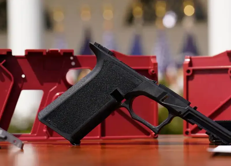 Nueva Orleans reafirma prohibición de armas a inmigrantes indocumentados