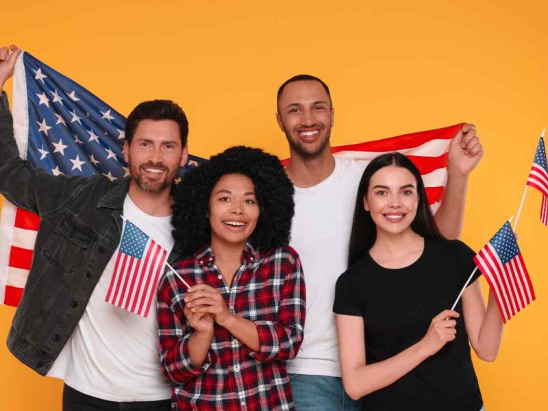 La migración y la vivienda son temas que le interesan al voto latino en USA