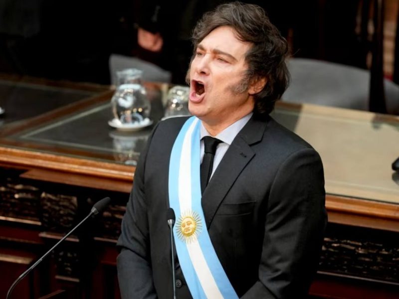 solicitud de arresto a Javier Milei