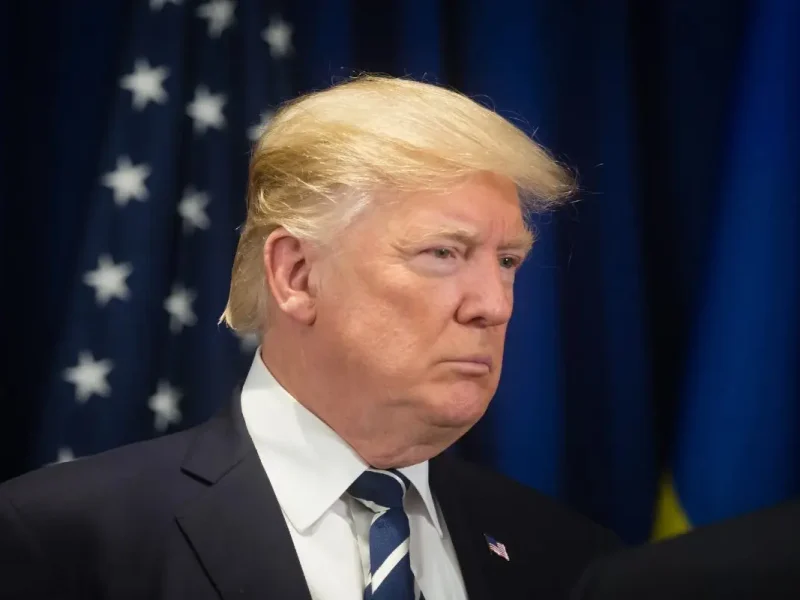 Donald Trump planea multar a migrantes por 998 dólares al día si no salen del país