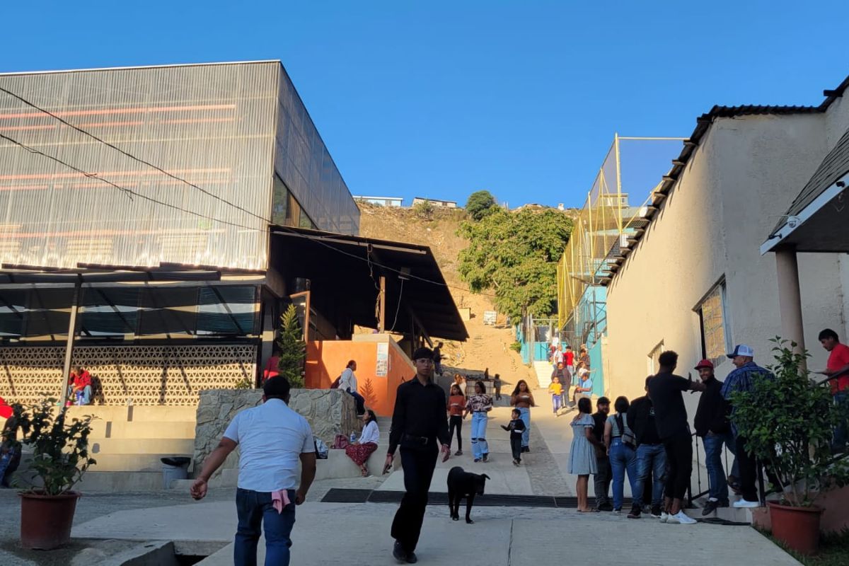 El proyecto Embajadores de Jesús nació como una iglesia sin embargo poco a poco se convirtió en un lugar de acogida para personas migrantes.