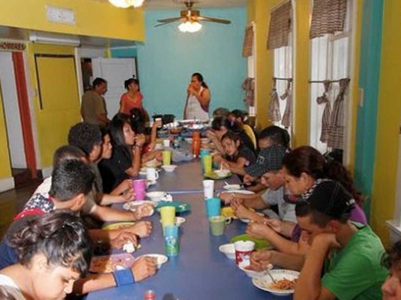 albergues para migrantes en El Paso