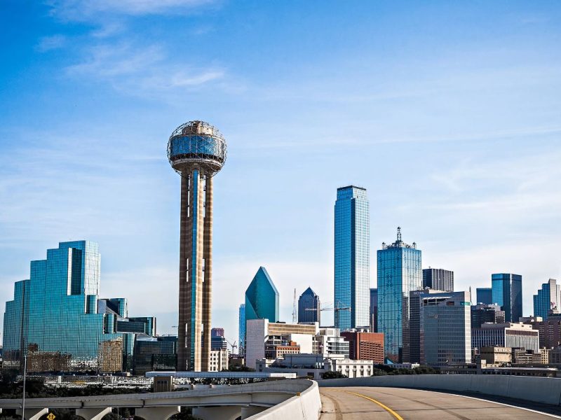 El reporte del clima en Dallas hoy 8 de octubre indica que las temperaturas alcanzarán una máxima que mantendrá el día cálido.