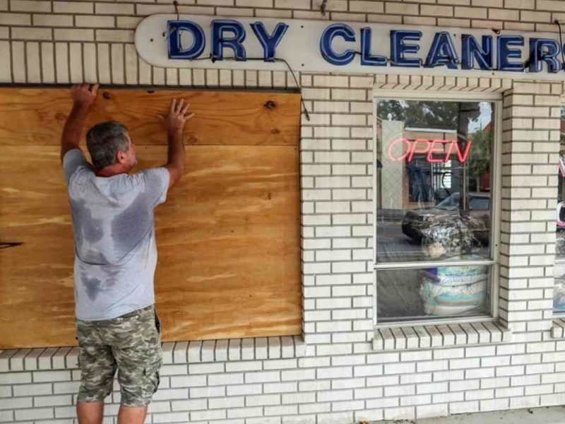 Números de Emergencia por huracán milton