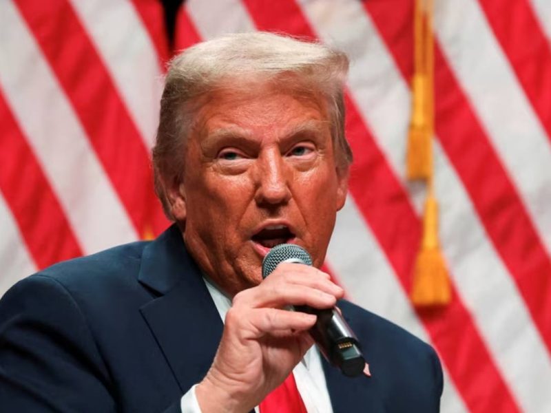 ¿Trump prohíbe hablar español? Esto es falso