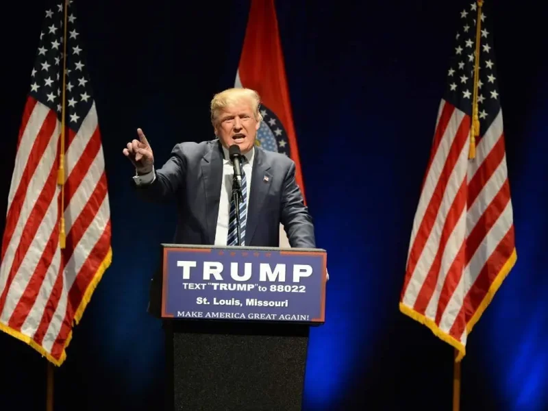 Trump usará al ejército para deportaciones masivas aún cuando la Posse Comitatus Act dice que los militares no pueden participar en tareas civiles