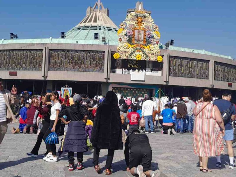 Cientos de creyentes se reunieron en "La Villita" para comenzar las celebraciones por el Día de la Virgen de Guadalupe