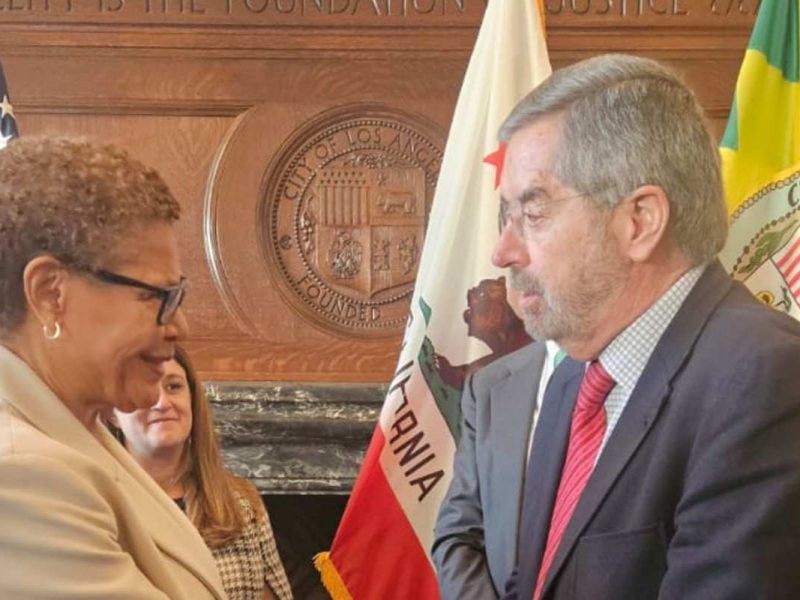 La alcaldesa de Los Ángeles s reafirma su compromiso con México en la defensa de migrantes