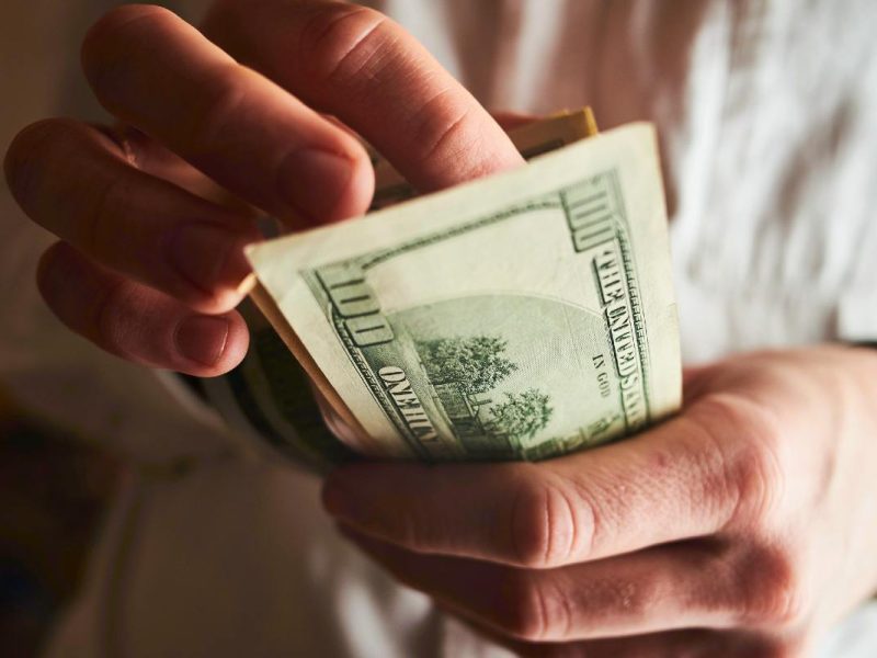 Cómo envío dinero de Estados Unidos a mi familia en Latinoamérica