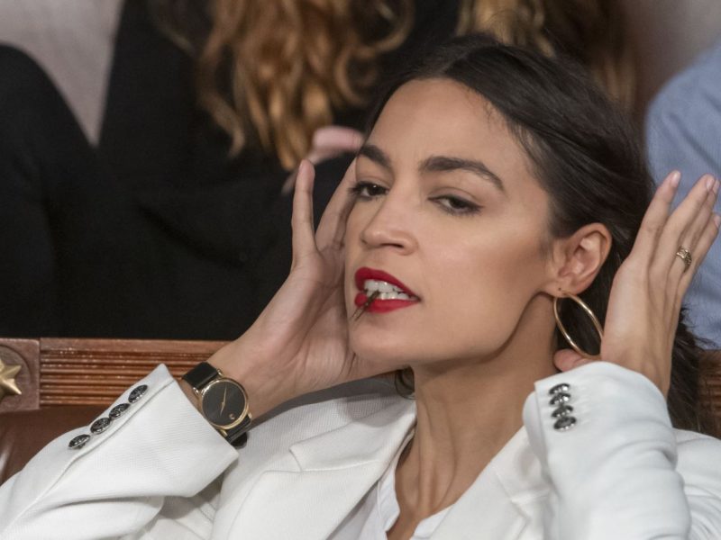 Nueva legisladora demócrata revoluciona Twitter