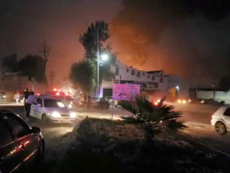 Explosión de ducto petrolero se produjo por un toma clandestina para la extracción de combustible, una actividad conocida en México como "huachicol".