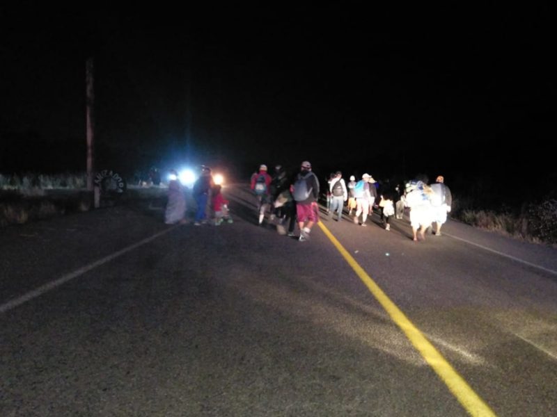 Varios cientos de miembros de la caravana migrante continúan su recorrido por México, sin embargo, durante su paso por Oaxaca el contingente se separa