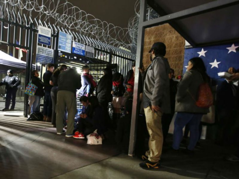 El puerto fronterizo de San Ysidro es el más transitado de ambos países y que divide las ciudades fronterizas de Tijuana y San Diego