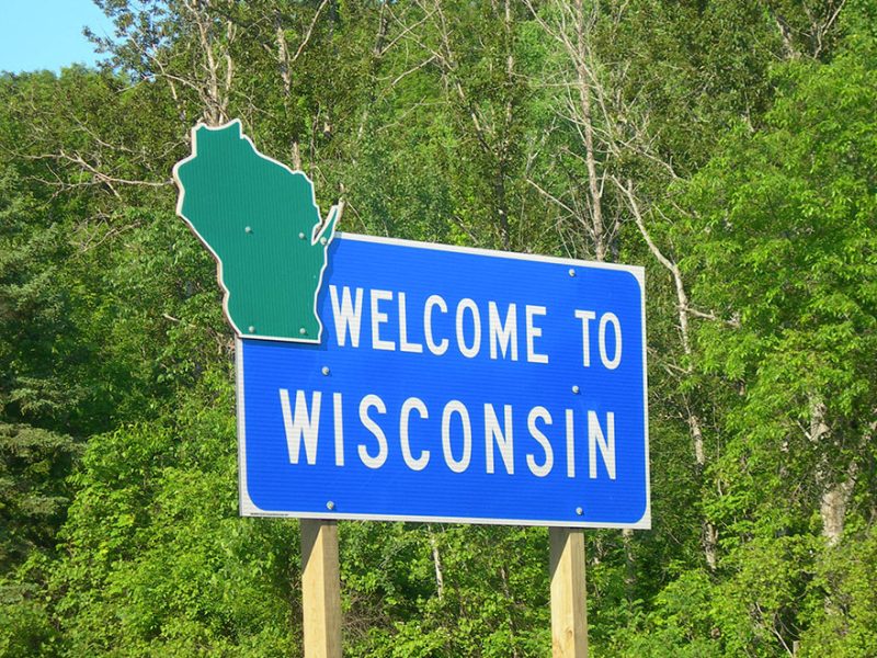 La Junta de Supervisores del Condado de Milwaukee aprobó la iniciativa de dar licencias con una votación de 14-2