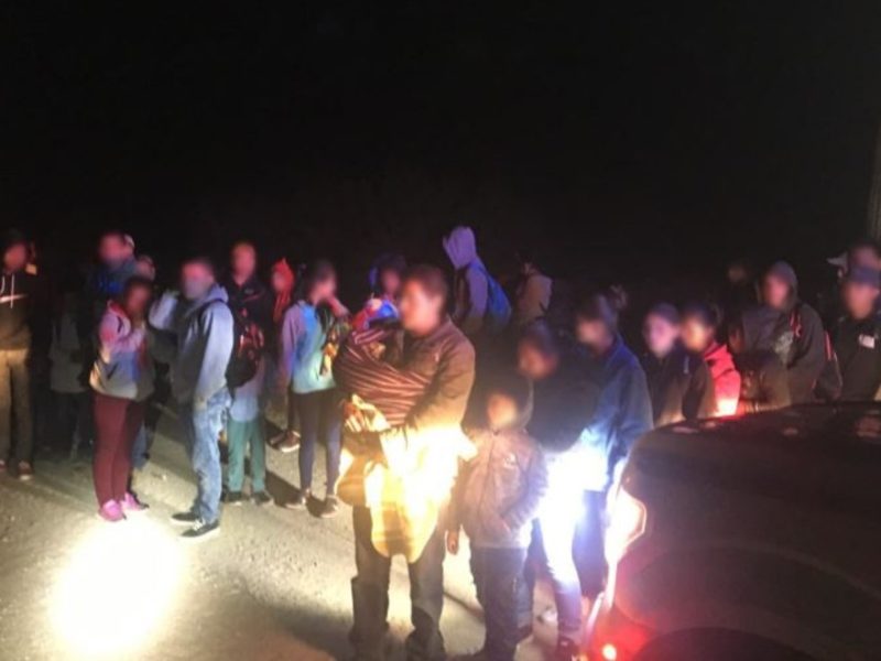 Hace un par de días, en este cruce de Tucson , fueron detenidas unas 400 personas originarias de Centroamérica; también se entrgaron a la CBP