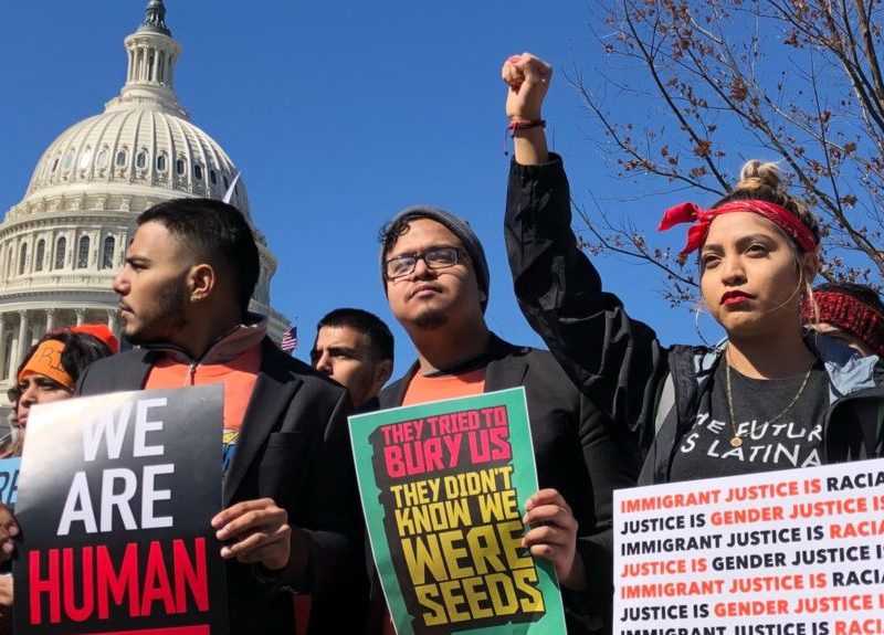 Aprueban proyecto de ley en Illinois que otorgará ayuda económica a estudiantes migrantes indocumentados