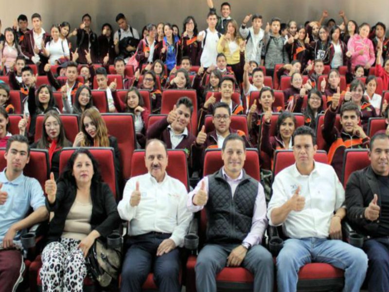 El Programa 3x1 puso en funcionamiento en el Cecytez un salón auditorio el cual piensa beneficiar a más de 650 jóvenes de nivel bachillerato.