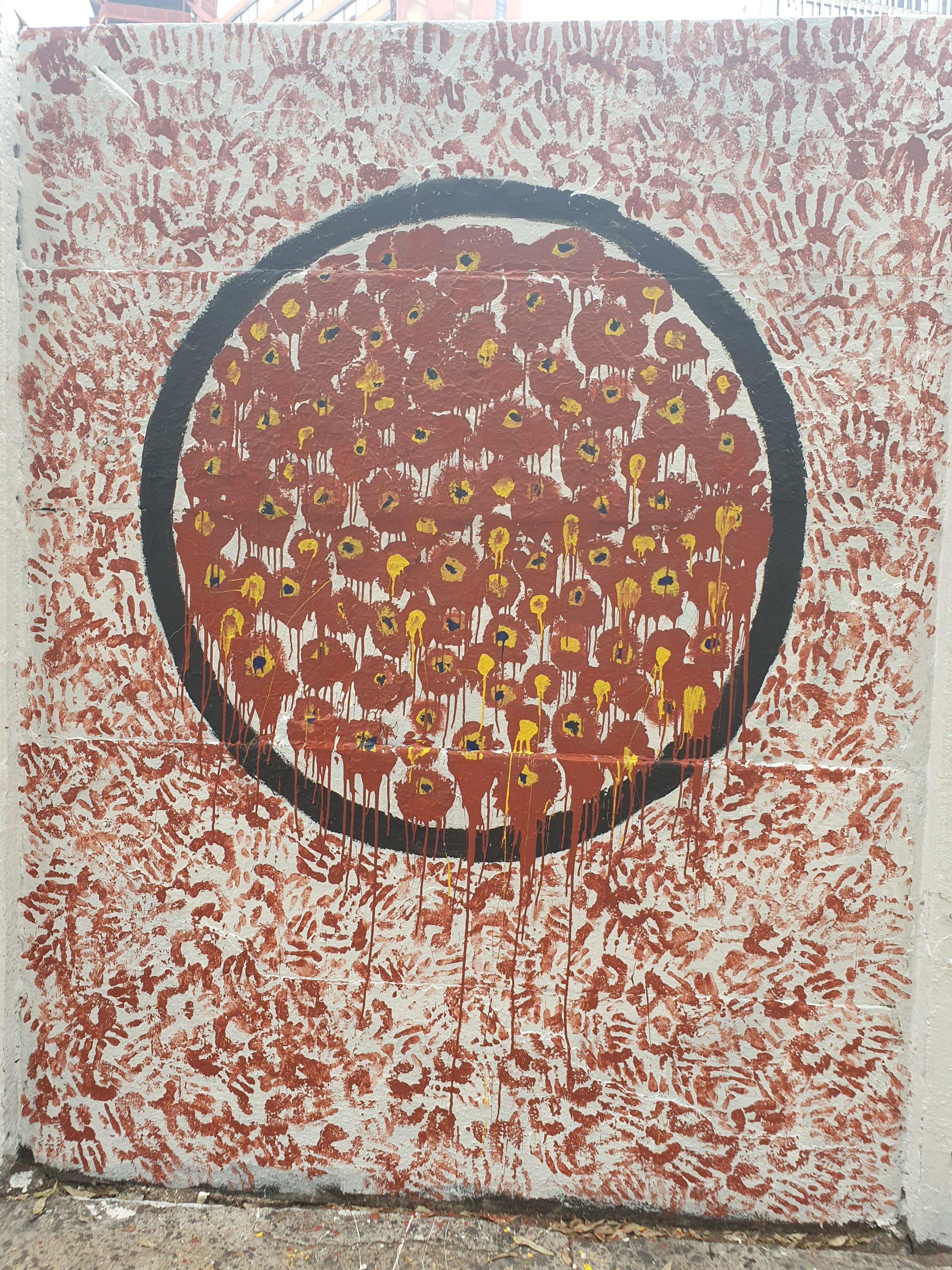 Artistas protestan a favor de los migrantes en las bardas de la CDMX