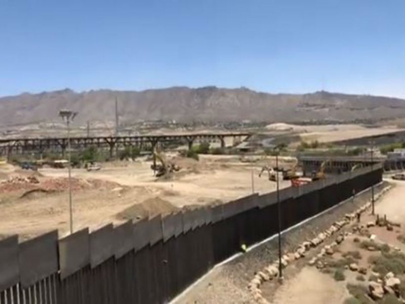 Jeff Allen adquirió el terreno hace seis años y obtuvo las donaciones para la construcción de este muro de otros ciudadanos
