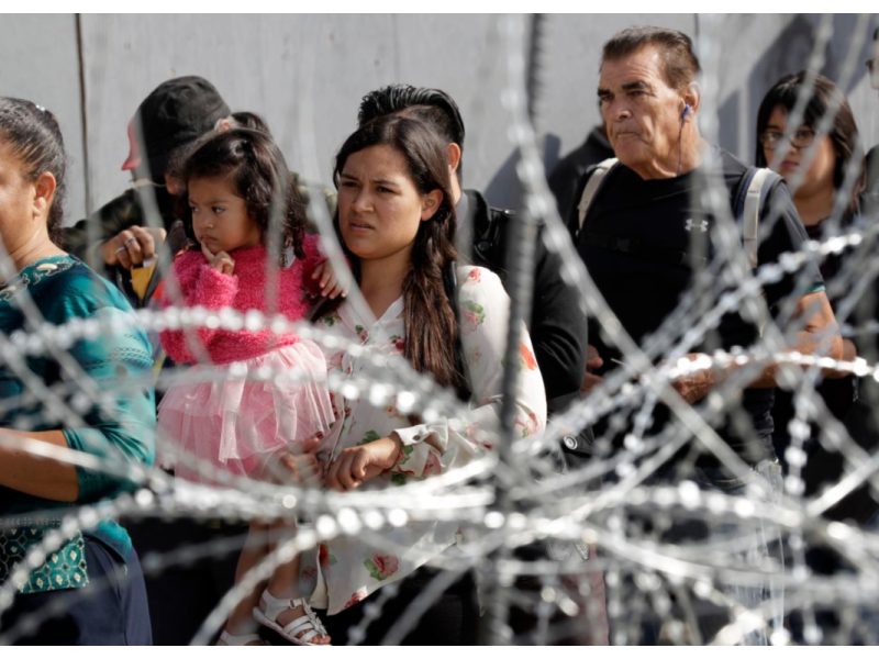 Migrante mexicana inicia huelga de hambre por la detención de su esposo