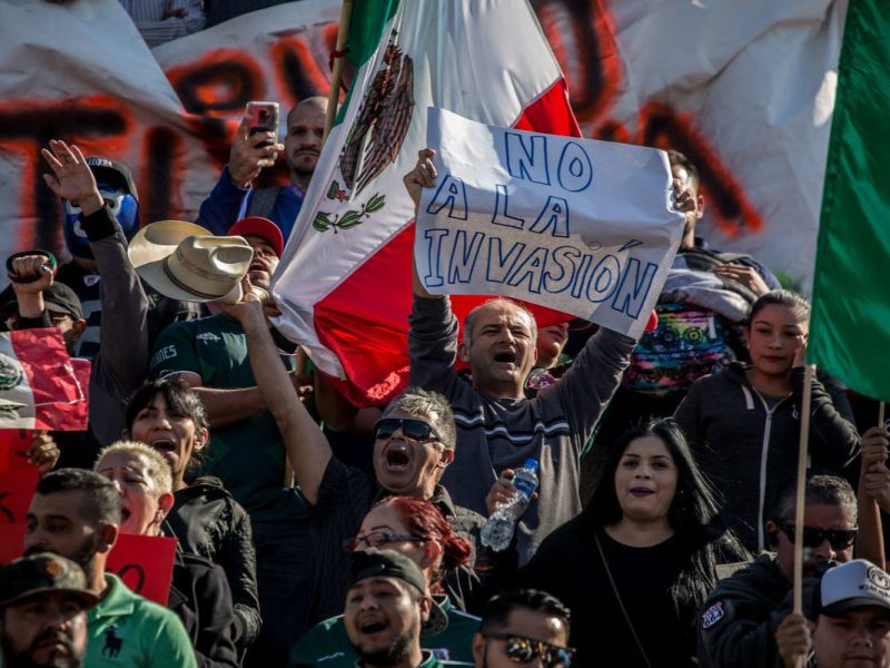 mexicanos rechazan a migrantes