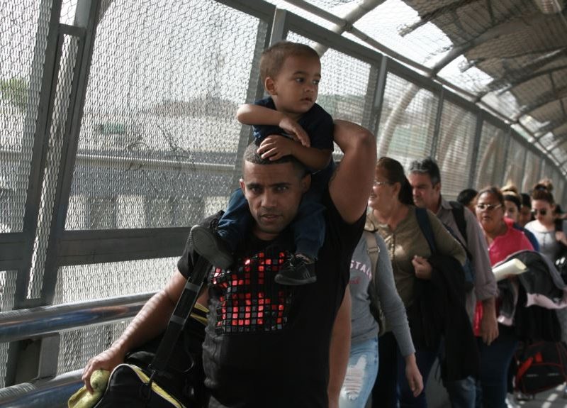 Operativo de ICE programado para el domingo será para deportar hasta 2 mil familias