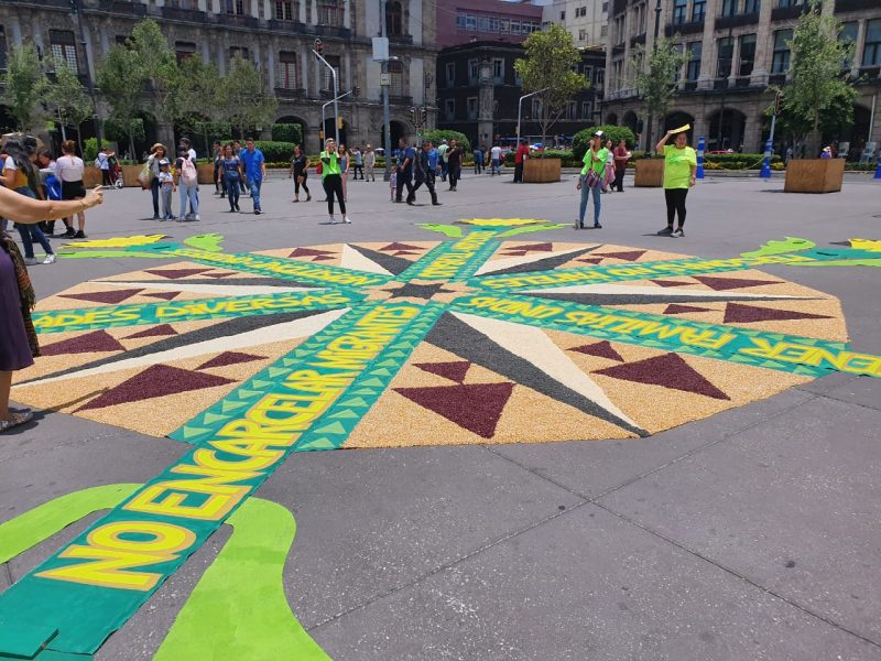 "Florecer Aquí y Allá" hizo un llamado en el Zócalo de la CDMX para defender a las comunidades migrantes
