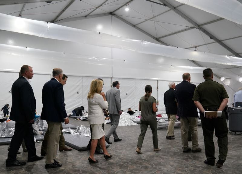 ACLU demanda a la administración Trump por su nueva regla de asilo