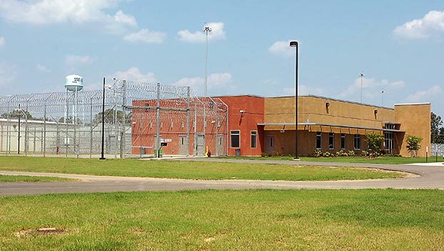 Silenciosamente ICE abre 3 centros de detención; no se sabe de dónde vienen los recursos