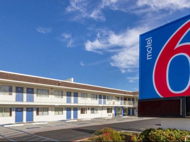 Motel 6 colaboró con ICE