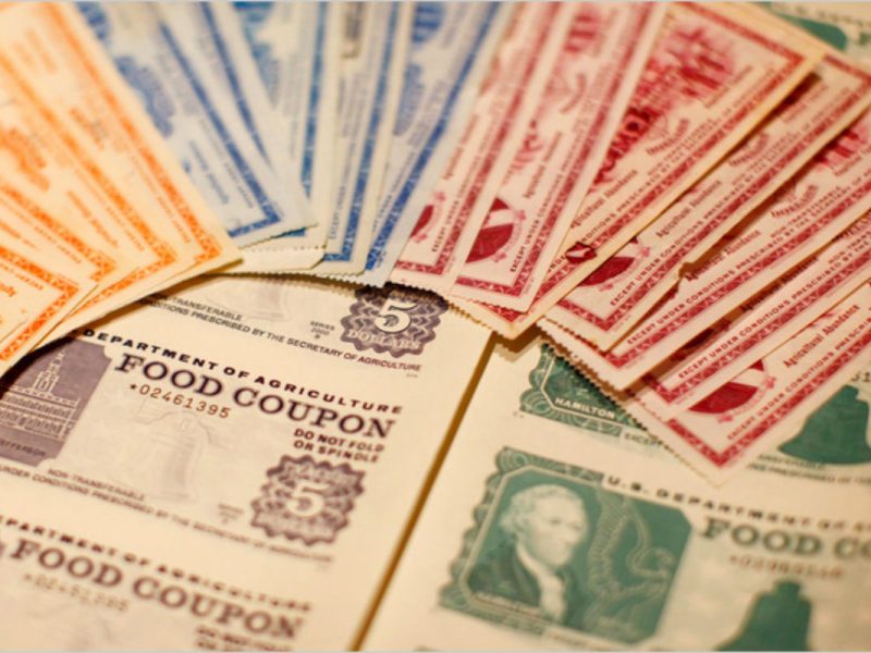 Una propuesta de Trump podría sacar a 3 millones de personas del programa de cupones de alimento