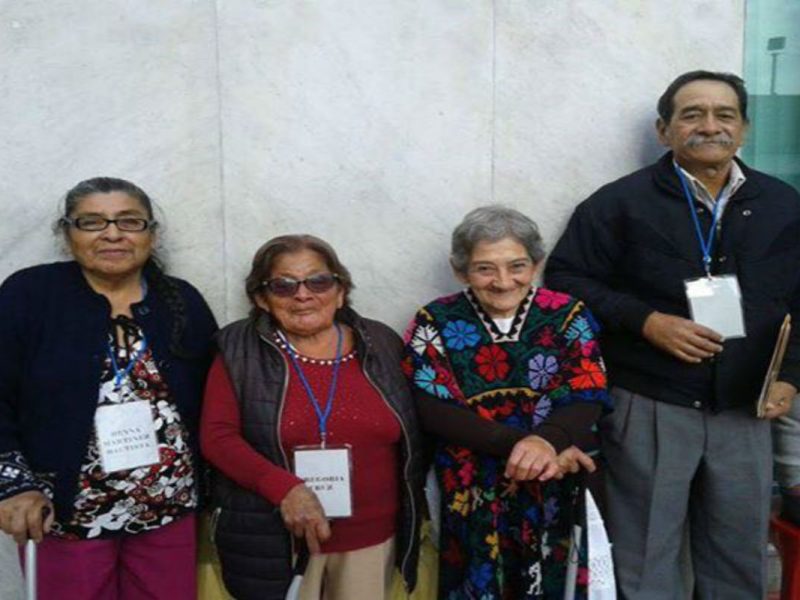 82 padres de migrantes reciben visas para viajar a Estados Unidos a través del programa Abrazando Destinos y el Club Independiente Apapachos