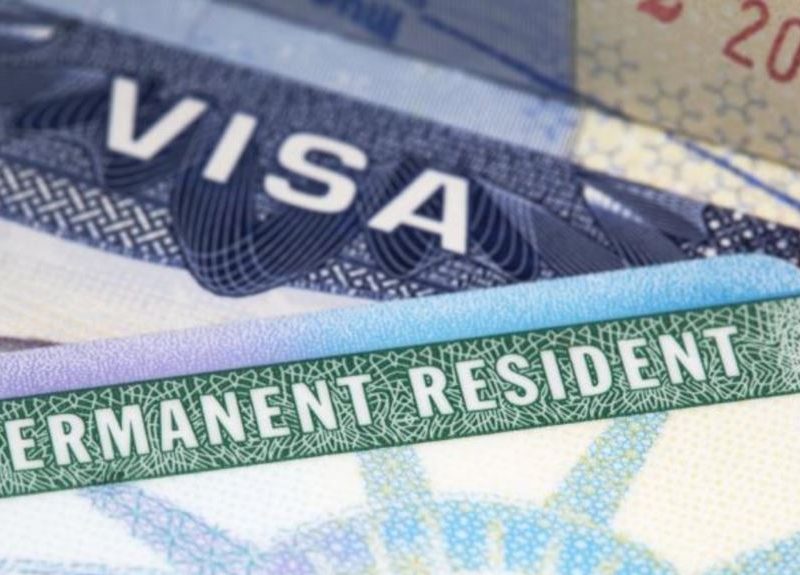 Los migrantes con TPS podrán convertirse en residentes permanentes si cumplen con dos requisitos