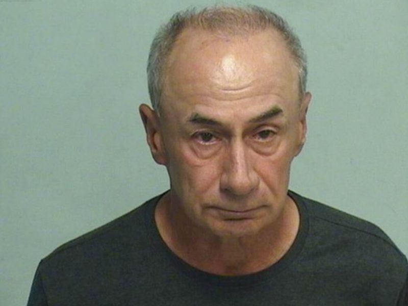 Hombre ataca a latino con un picahielo por llevar la bandera de México en su motocicleta