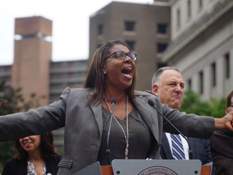 Nueva York, Connecticut y Vermont demandan para bloquear la regla de "carga pública" de Trump