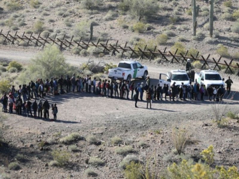 Las autoridades detuvieron el mes pasado a 64 mil migrantes en la frontera sur
