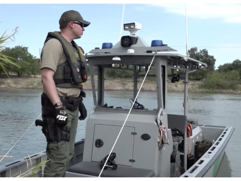 Miles de inmigrantes arriesgan sus vidas al cruzar el peligroso Río Grande, en la frontera entre México y EE.UU.